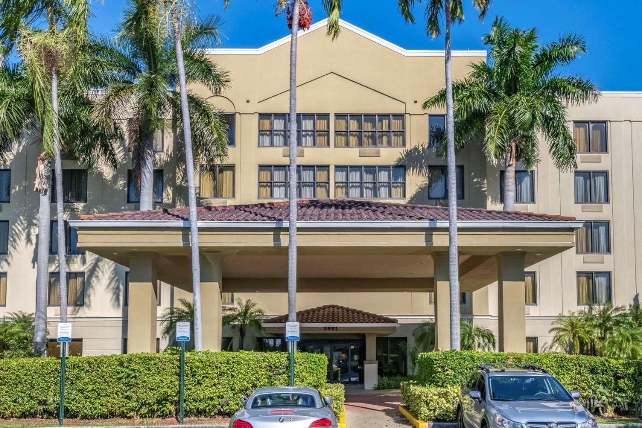 Comfort Suites Miami - Kendall Tamiami Exterior foto