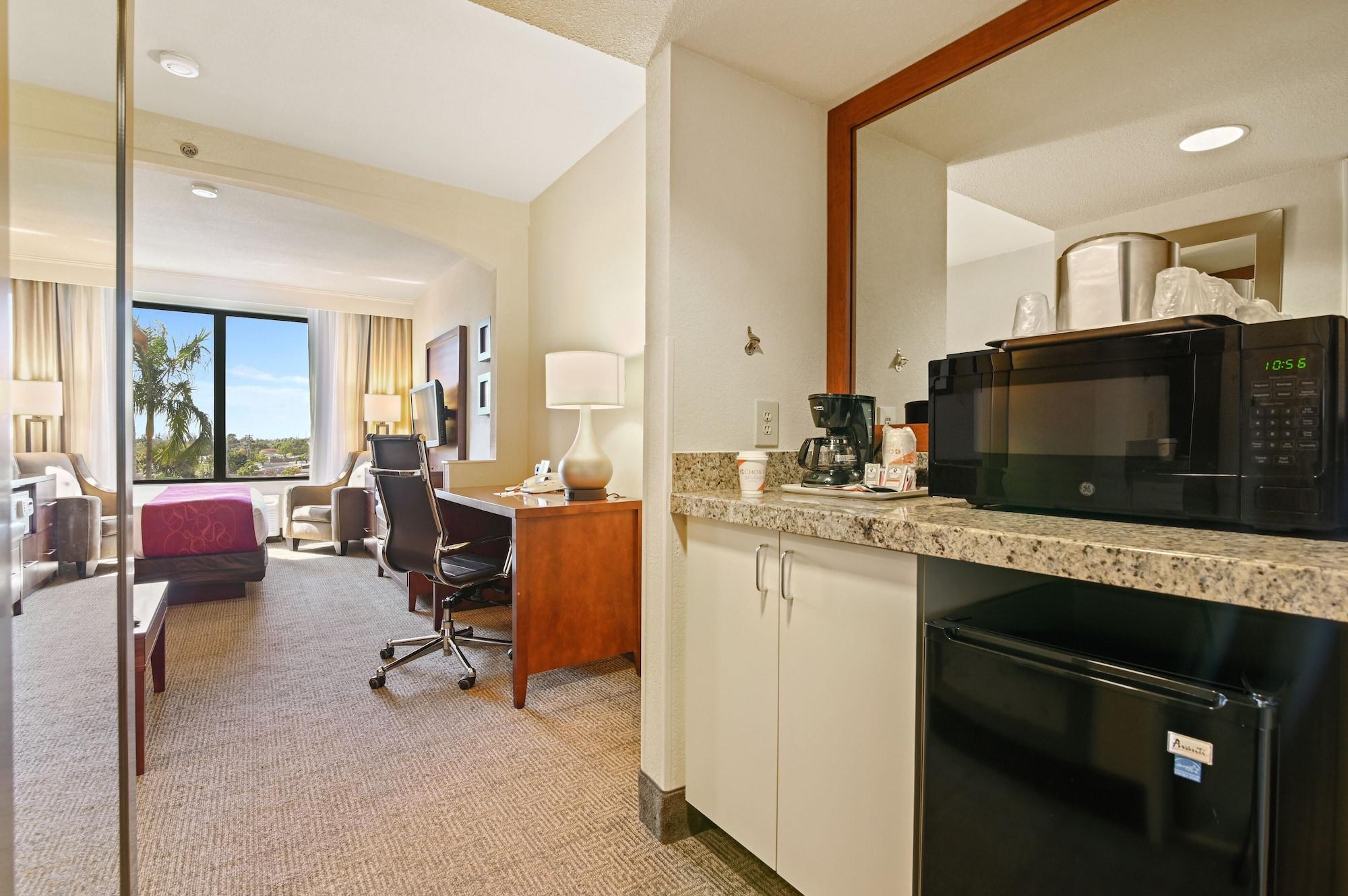 Comfort Suites Miami - Kendall Tamiami Exterior foto